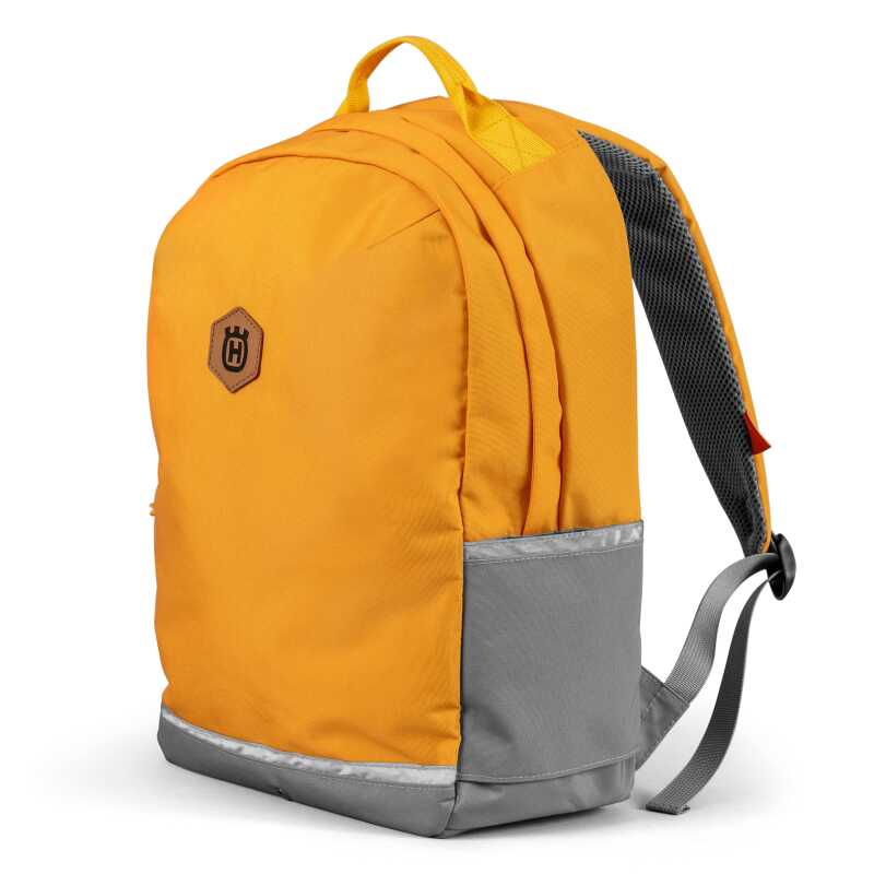 Practical backpack within the Husqvarna Xplorer Kids Collection. Padded shoulder pads and back as well as a detachable seat pad make the backpack comfortable to use.  Smart details as tablet compartment and easy-to-reach bottle pockets make the backpack versatile. Equipped with reflexes to ensure good visibility in the dark.